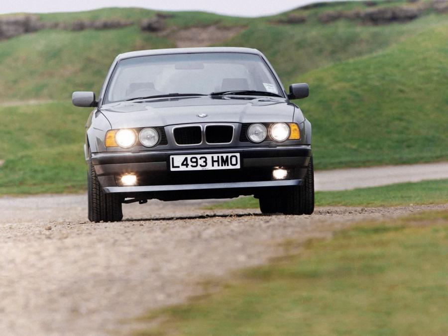  BMW 5-Series Sedan 1988 года  (UK) (фото 4 из 5)